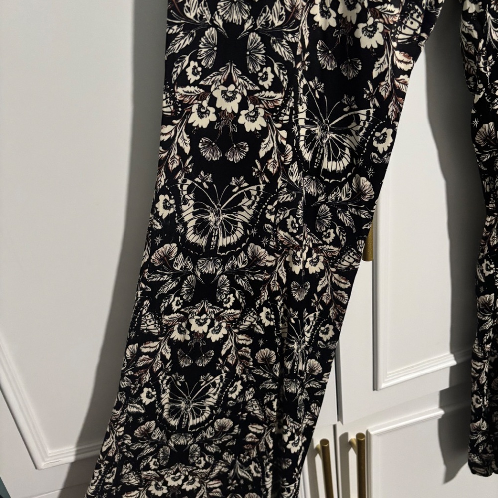 Anthropologie silk women’s butterfly flare pants - Picture 3 of 3